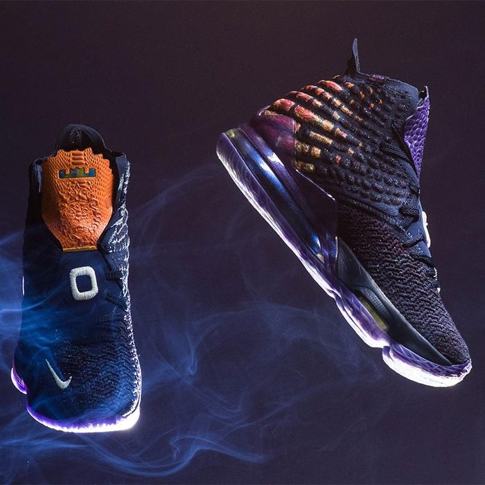 Sepatu Basket Lebron 17 High Monstar 