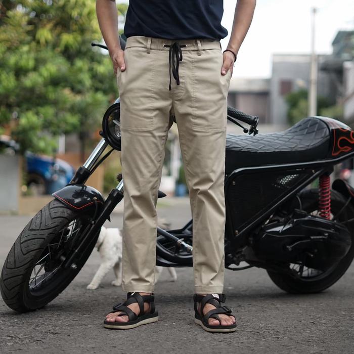 Gambar celana cingkrang pria modern sirwal - mocca, M dari WeWork Store undefined Tokopedia