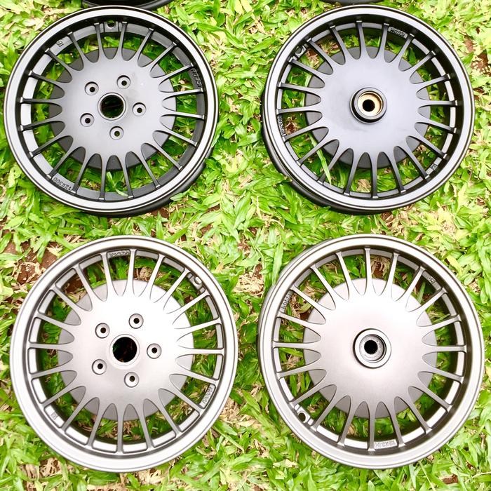 Gambar Velg Vrossi Zeus Vespa Sprint Primavera R12 - Hitam dari Davidarf Mirror undefined Tokopedia