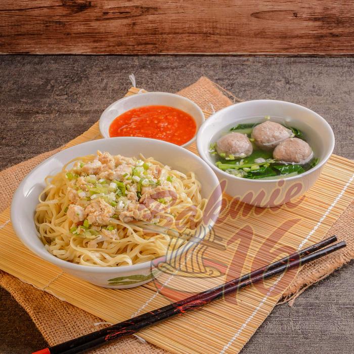 Gambar Mie Yamien Toping Baso, Asin/Manis, Mie Kuning/Charcoal - Mie Charcoal, Asin dari Bakmie 16 undefined Tokopedia