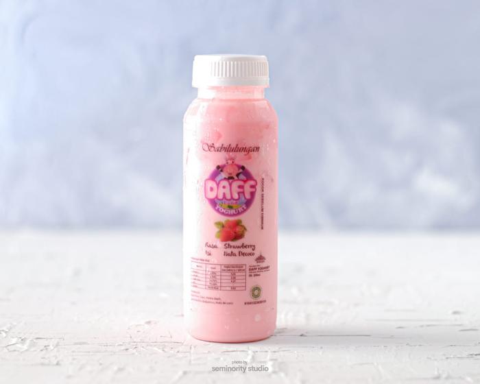 Gambar YOGURT ISI NATA DE COCO | DAFF YOGHURT - Strawberi dari Daff Yoghurt undefined Tokopedia