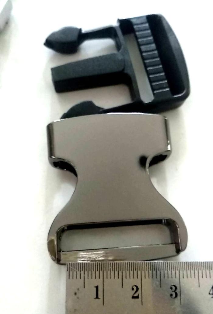 Gambar klip tali tas / Buckles / Kunci sodok Metal plastik 30 mm - black nikel dari BR2 Locker undefined Tokopedia