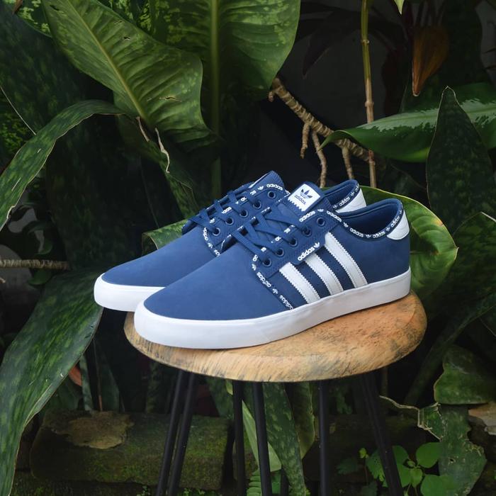 Jual Sepatu Adidas seeley skateboarding Navy/white Kota Semarang