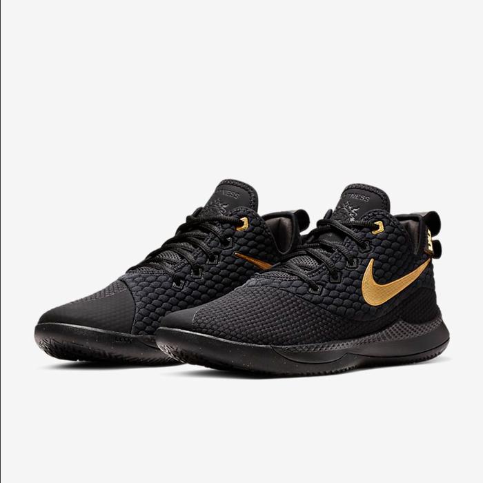 SEPATU BASKET NIKE LEBRON WITNESS III 