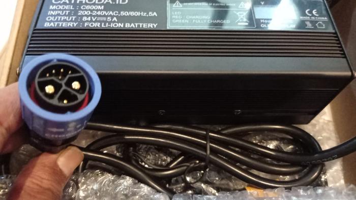 Gambar Charger lithium baterai 72 volt 5 A untuk motor Listrik - socket locking dari toekangbaterai undefined Tokopedia