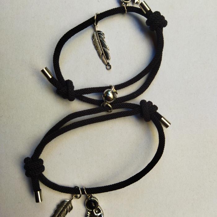 Gambar gelang couple magnet tali saling tarik menarik hitam hadiah pasangan dari malkan undefined 4 Tokopedia