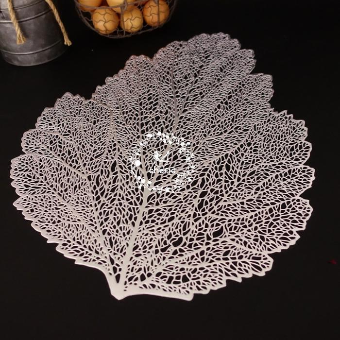 Gambar Chefio Placemat / Taplak / Tatakan Piring / Alas Penyaji Properti Foto - Leaf Silver dari Chefio Kitchenware undefined Tokopedia