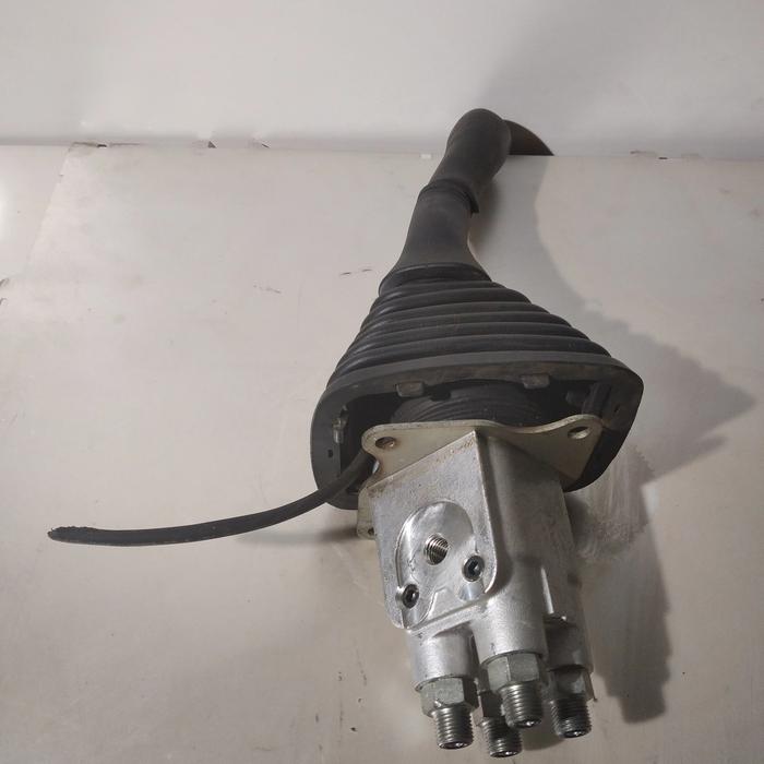 Gambar handle tangan/PPC handle Valve excavator Komatsu PC 200/8 Genuine dari karya-nusantara undefined Tokopedia