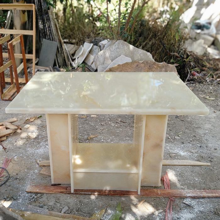 Gambar Meja Makan Kotak Onyx Bawean Super kaki tiga dari Onyx Marmer Indah undefined Tokopedia