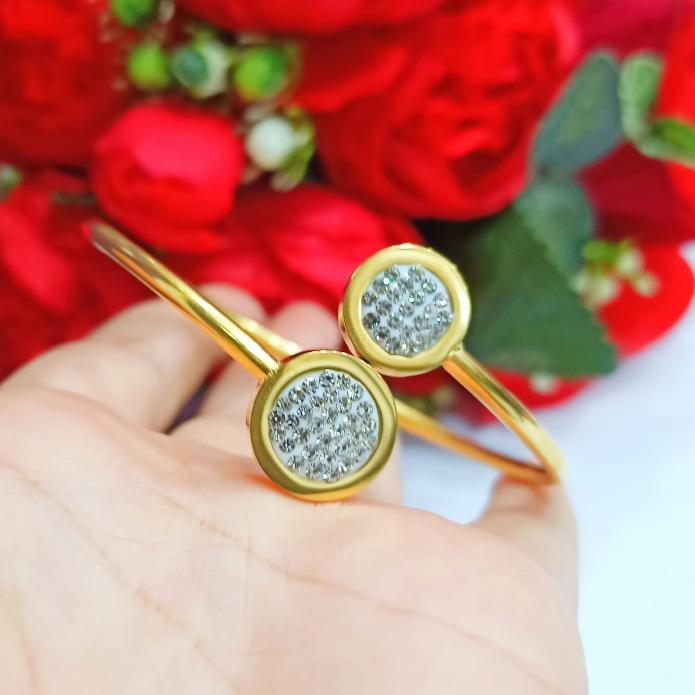 Gambar GELANG TITANIUM KESEHATAN TANPA MAGNET ELEGAN PART 2 PERHIASAN TERKINI - gold dari MarkasNYATitaniumACC undefined Tokopedia