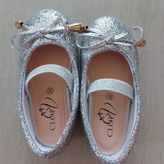 Gambar sepatu anak perempuan dari MallDivas undefined Tokopedia