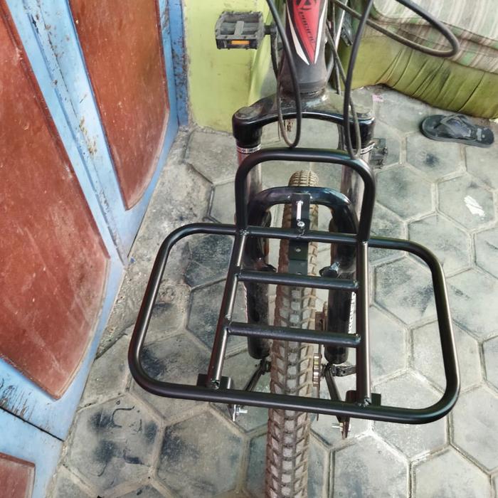 Gambar KERANJANG DEPAN SEPEDA / FRONT RACK SEPEDA UNIVERSAL - front rack dari grenta undefined Tokopedia