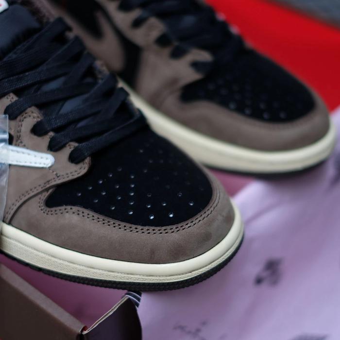 Gambar Nike Air Jordan 1 Low Travis Scott BNIB Perfeck - Mocha, 40 dari DoaOrangTuaid undefined Tokopedia