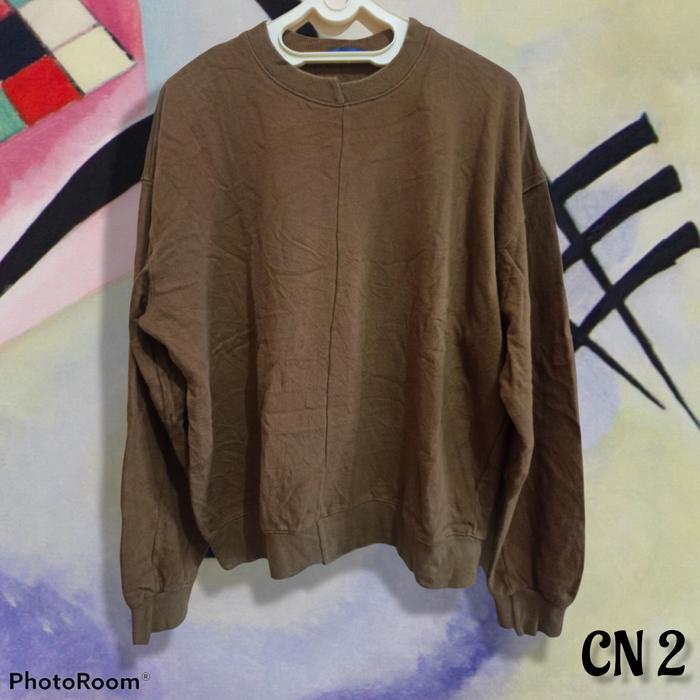 Gambar Sweater Crewneck Pria Warna Coklat (Thrifting) dari Ngethriftingaja undefined Tokopedia