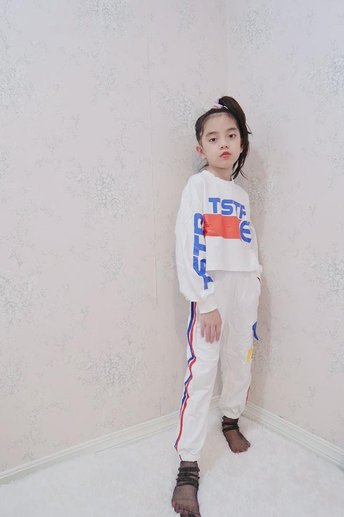 Gambar SETELAN ANAK TANGGUNG4-10/ SETELAN ANAK PEREMPUAN /CROP TOP - Putih, 4-5 tahun dari kiki collection19 undefined Tokopedia