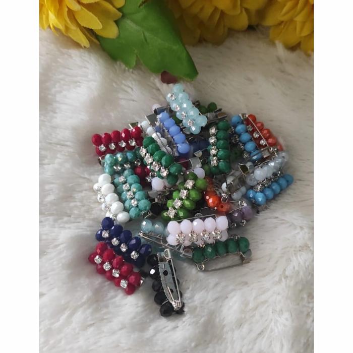 Gambar Bros Dagu Ceko - Handmade - Bros Cantik - Bros Kebaya - Bros Hijab - Mutiara Doff dari omahluwes undefined Tokopedia