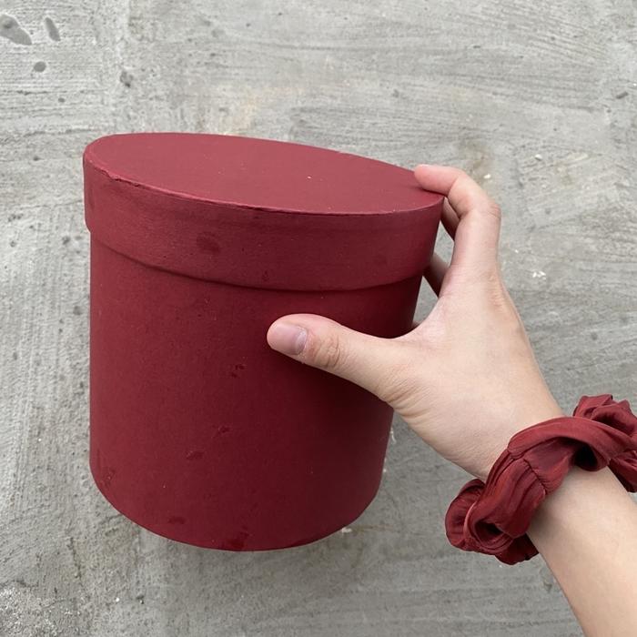 Gambar Bloom Box Flower Bulat Round / Kotak Bunga Kotak Kado - KECIL - Maroon, 10 x 10 dari FLOPY - Floristsupply undefined Tokopedia