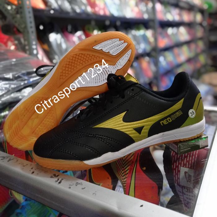 Gambar sepatu futsal mizuno NEO SHIIN terbaru mizuno komponen semi kulitmurah - black gold, 39 dari Citrasport123 undefined Tokopedia