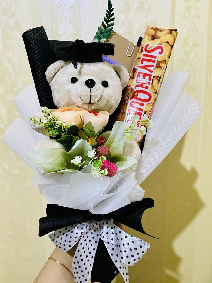 Gambar Buket boneka coklat bouquet hampers kado ultah anniversary wisuda - Bketbungacoklat dari Andrya.shop undefined Tokopedia