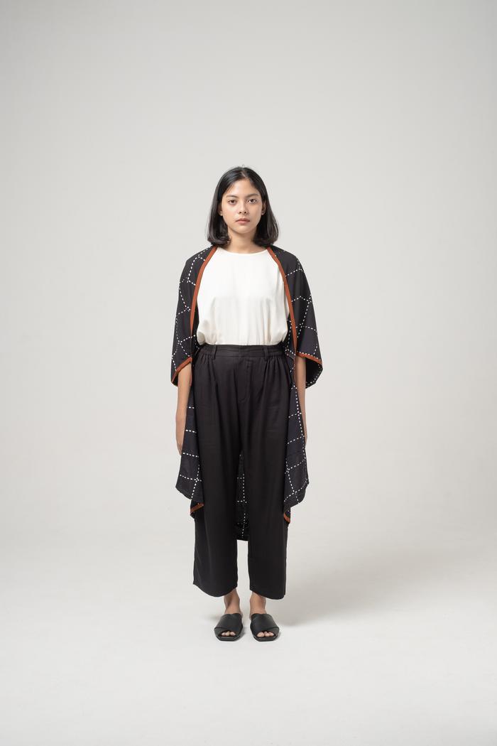 Gambar Dama Kara Lembayung Outer Batwing - Black dari Dama Kara undefined Tokopedia