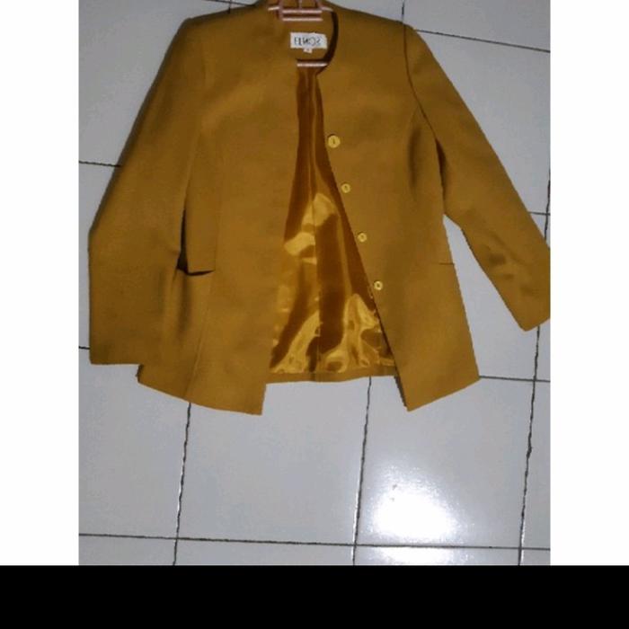 Gambar blazer wanita preloved second dari serbaserbi2509 undefined Tokopedia