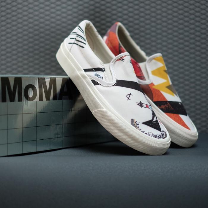 Gambar Vans Slip on x MoMa Vasily Kandinsky Original dari Pache Sneakers undefined Tokopedia