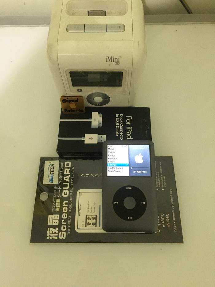 iPod Classic 120GB シルバー USBケーブル付き 【公式通販】