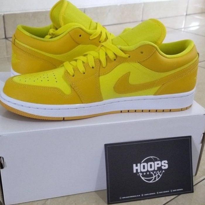 Gambar AIR JORDAN 1 LOW YELLOW STRIKE SNEAKERS AUTHENTIC 100% dari AHMconsignment undefined Tokopedia