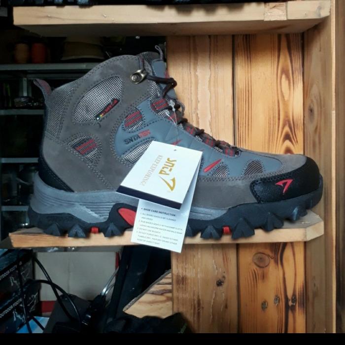 Gambar Sepatu gunung trekking hiking waterproof - grey/red, 43 dari mia olline shop undefined Tokopedia