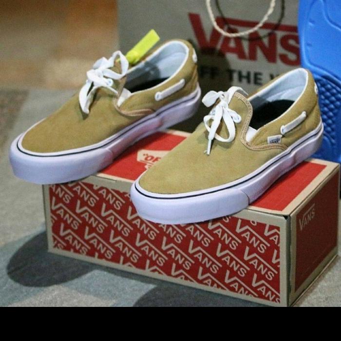 Vans Shoes Vans Lacey 72 Vans Vans Lacey 72 Slip-on Sneaker In