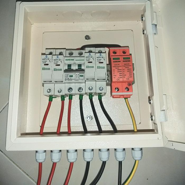 Gambar PV Combiner Box 2(4) in 1 Out - Kotak instalasi kabel Sistem PLTS - Cable Gland STD dari Takumpu Group undefined Tokopedia