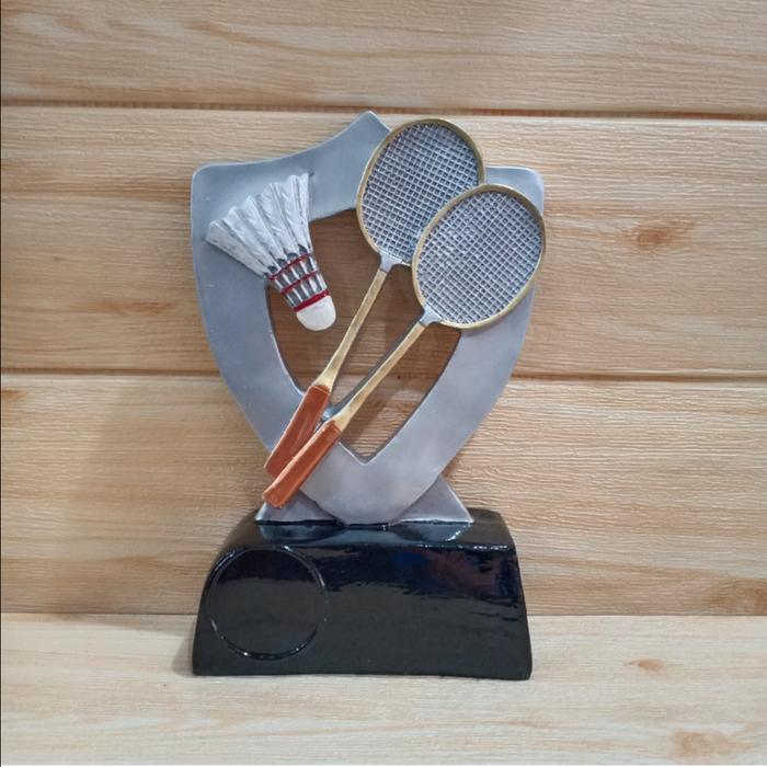 Gambar Piala Badminton Trophy Bulutangkis Bahan Fiber - PERAK dari Hapysport undefined Tokopedia