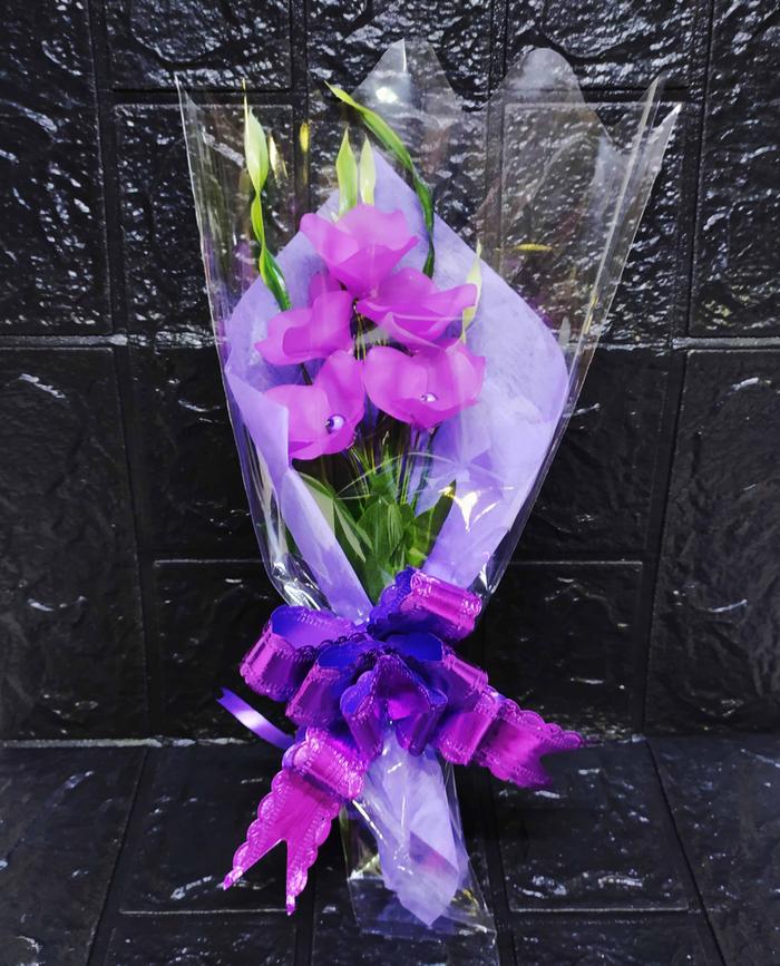 Gambar Buket Bunga Akrilik Cantik - Buket Wisuda,Gift Flower,Anniversarry - Ungu dari Dunia Handycraft OLS undefined Tokopedia