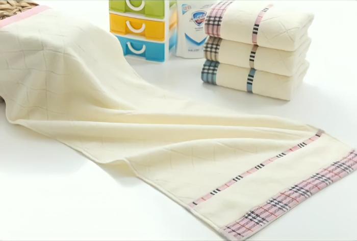 Gambar Bath Towel Bahan Katun Lembut Tebal Handuk Mandi Premium 75x140 cm - list pink dari jaws.acchp undefined Tokopedia