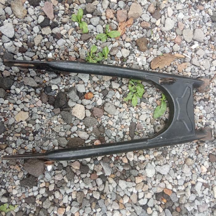 Gambar Swing arm capit urang Suzuki Thunder 125 original dari surga_sparepart undefined Tokopedia