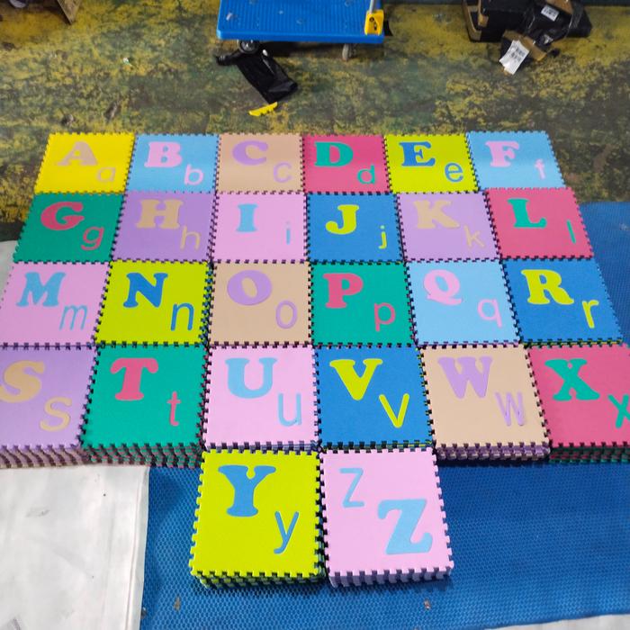 Gambar puzzle matras Abjad 30x30x1 isi 26 matras lantai/alas lantai mainan dari BLESSING STORE IDN undefined Tokopedia