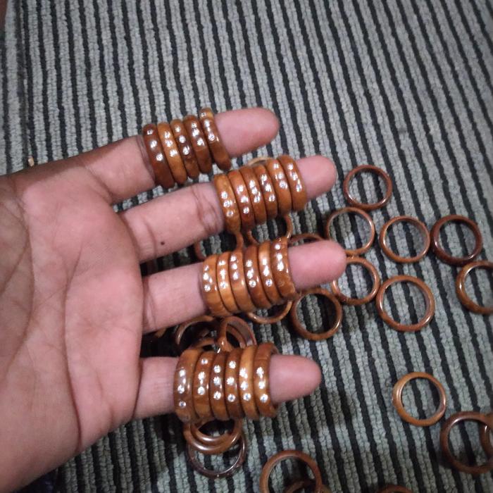 Gambar cincin kokka kauka kaukah kaoka kaokah polos mata tiga - Cokelat, plstk klip 6x10 dari maliza kokka undefined 5 Tokopedia