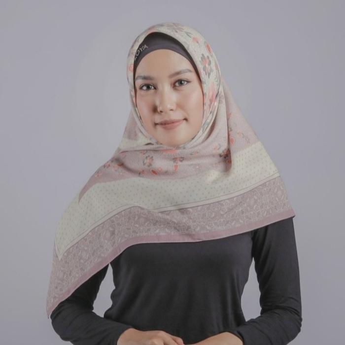 Gambar Zoya Kerudung Segiempat Motif Auranti Scarf Kekinian Viral Modern Zoya - Dusty pink dari moiz store undefined Tokopedia