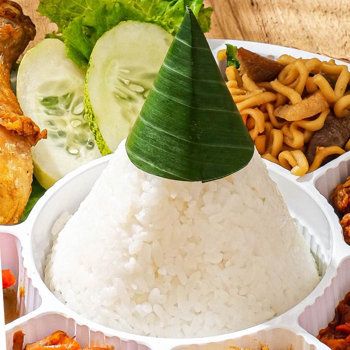 Gambar NASI KERANJANG 2 TINGKAT - AYAM GORENG - NASI UDUK dari Kaya Bumbu Jakarta undefined Tokopedia