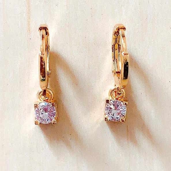 Gambar Anting Wanita Liontin Putih dan Red Cubic Gold - Putih dari AOS Shop_NEW undefined Tokopedia
