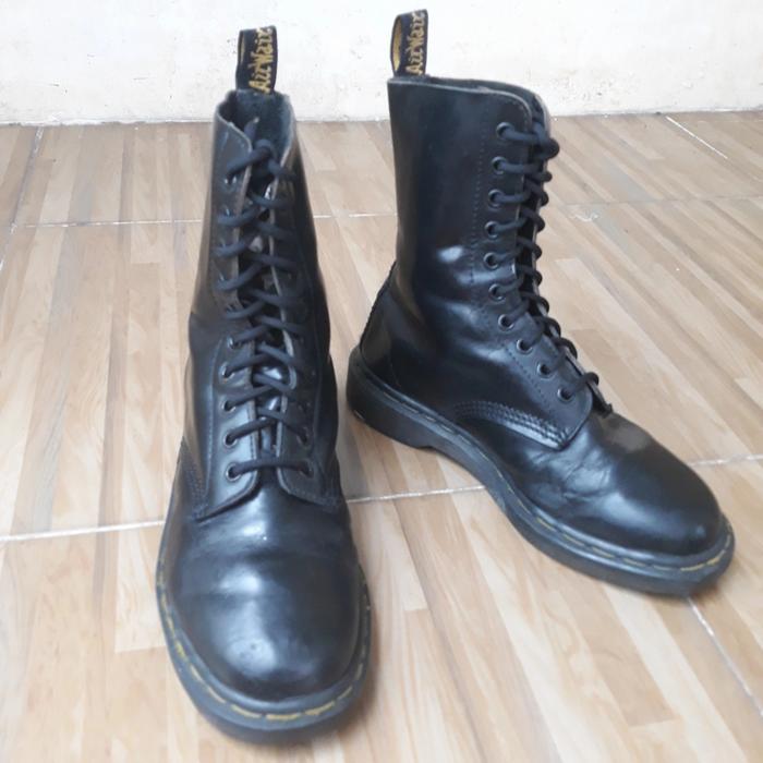 Jual sepatu boots dr martens 1490 made in england 10 holes - Kota Depok -  sideburn_jkt | Tokopedia