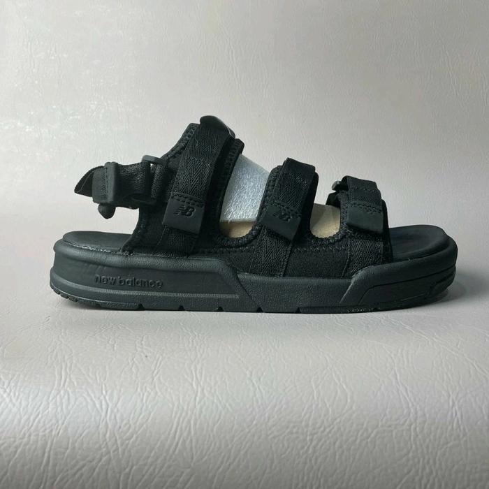 Jual sendal gunung pria wanita new balance caravan three bars