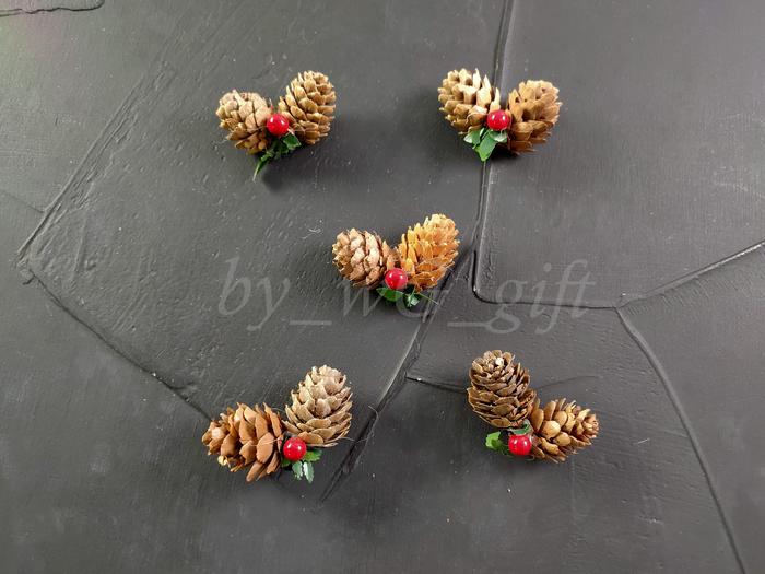 Gambar Hiasan Natal: Buah Pinus dengan Lobi dan Daun ; 1 pack: 1 pc - Large dari Toko Pita wG undefined Tokopedia