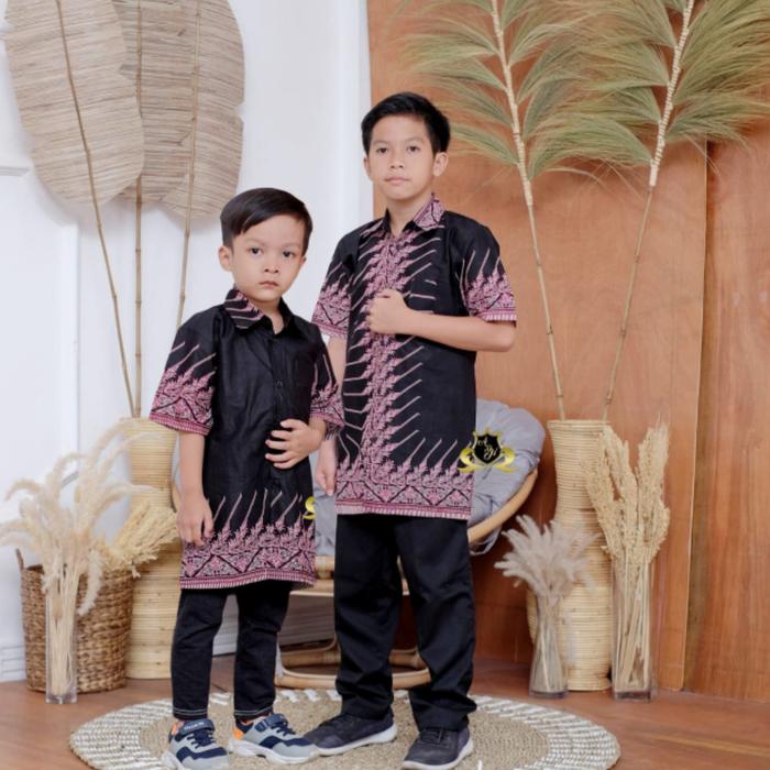 Gambar Baju Batik Couple Keluarga Set Ayah Ibu Anak Seragam Batik - Hem Anak, M dari Jaya Batik Official Store undefined Tokopedia