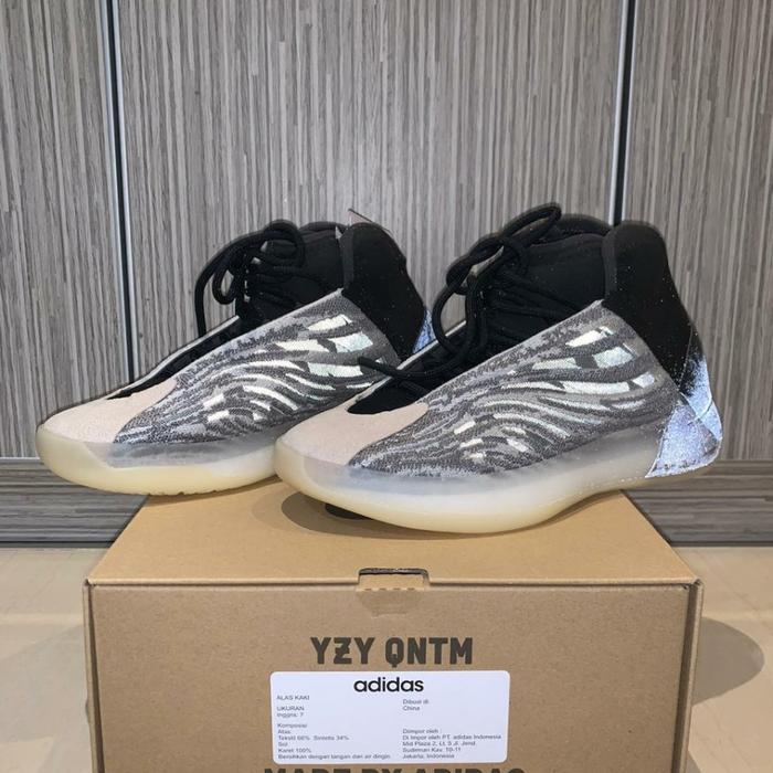 yeezy quantum triple black