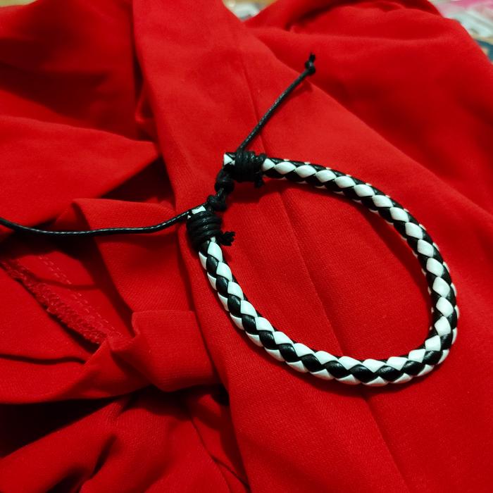 Gambar gelang tali polos untuk pria wanita - hitam putih dari Toobing undefined Tokopedia