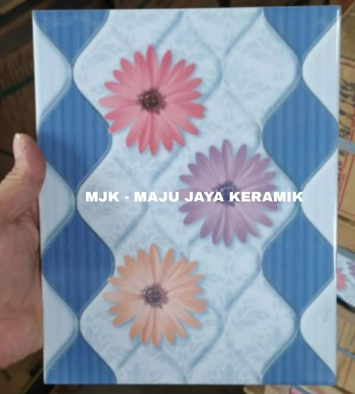 Gambar KERAMIK DINDING KAMAR MANDI 20X25 GLOSSY HALUS BIRU HIJAU PINK CREAM - Biru dari majujayakeramik undefined Tokopedia