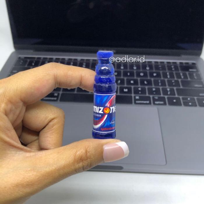 Gambar MINIATUR MAGNET TEMPELAN KULKAS SOUVENIR PRODUK BOTOL MIZONE ISOTONIK - LYCHEE LEMON dari Adlar01 undefined Tokopedia