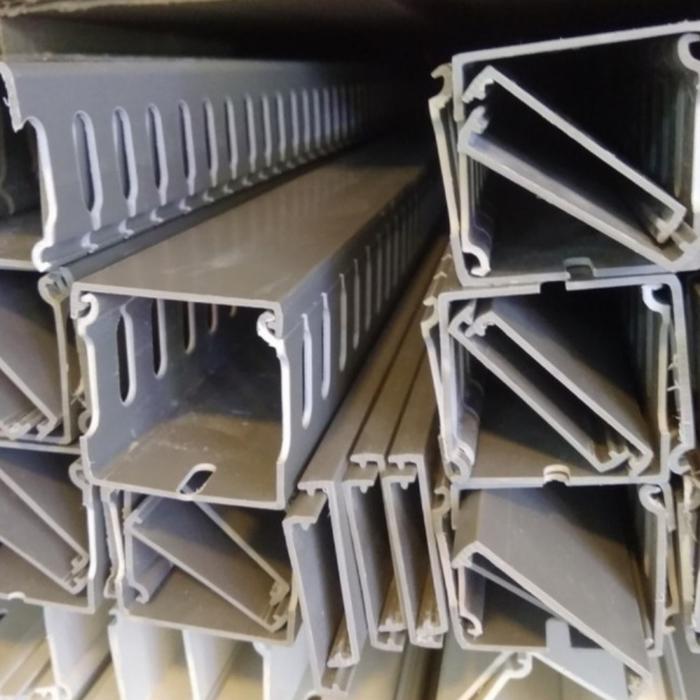 Gambar Kabel Duct / Wiring Duct 45x45 Lubang Abu Merk PM dari JP7 ELEKTRIK undefined Tokopedia