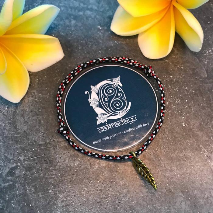 Gambar Gelang Tridatu Kobra Liontin Daun asli khas Bali Original - L dari Cakradayu Dewata undefined Tokopedia